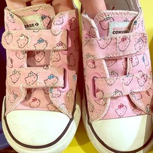 Size 10c hello kitty converse
